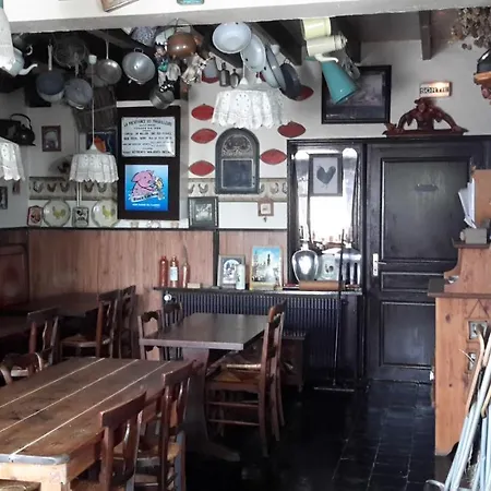 Au Gallodrome Et Table D'hotes En Estaminet Prive Couette-café *