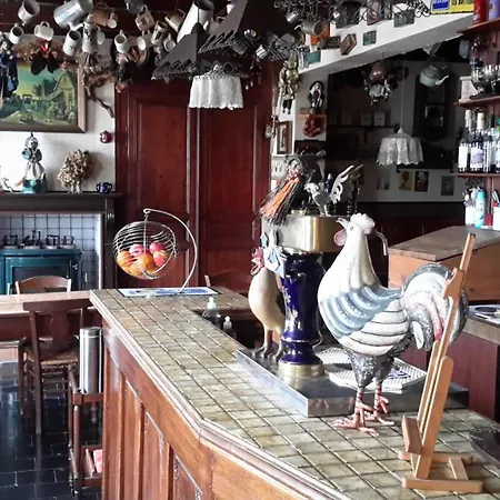 Au Gallodrome Et Table D'hotes En Estaminet Prive Sur Oda ve Kahvaltı Drincham