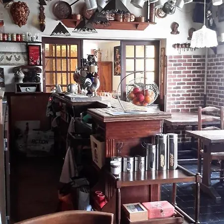 Au Gallodrome Et Table D'hotes En Estaminet Prive Couette-café *