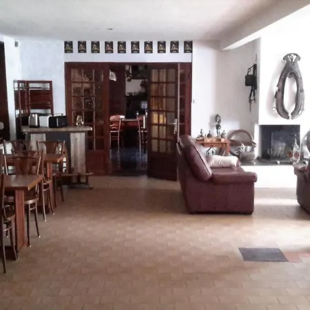 Oda ve Kahvaltı Au Gallodrome Et Table D'hotes En Estaminet Prive Sur 3*
