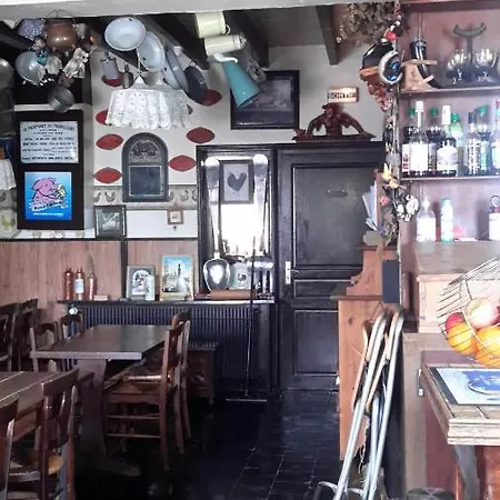 Couette-café Au Gallodrome Et Table D'hotes En Estaminet Prive *