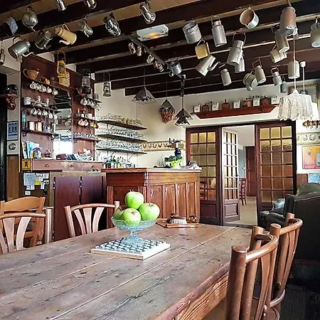 Bed and Breakfast Au Gallodrome Et Table D'hotes En Estaminet Prive Sur