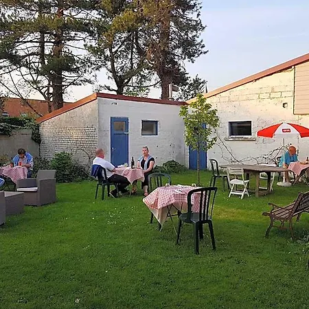 Au Gallodrome Et Table D'hotes En Estaminet Prive Sur Bed and Breakfast