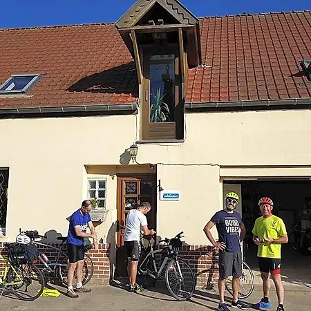 Bed and Breakfast Au Gallodrome Et Table D'hotes En Estaminet Prive Sur Drincham