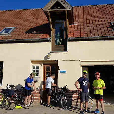 Au Gallodrome Et Table D'hotes En Estaminet Prive Couette-café *
